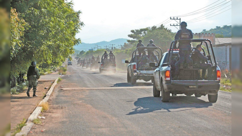 Bloqueos carreteros y balaceras en Tierra Caliente de Michoacán: Fuerte despliegue policiaco y militar 