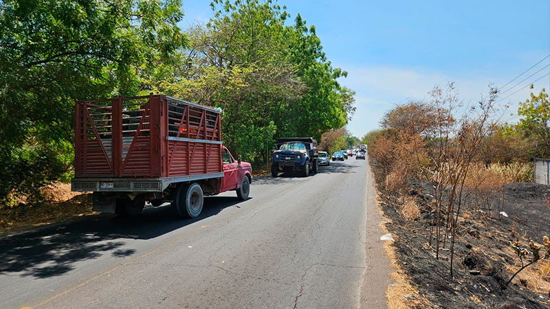 Libera Sedena vialidades en Apatzingán, Michoacán
