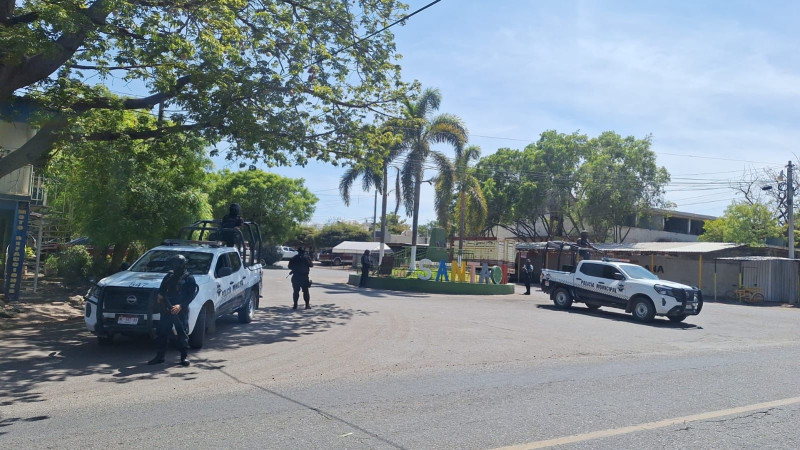 Libera Sedena vialidades en Apatzingán, Michoacán