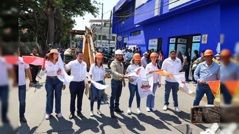 Humberto Jiménez pone en marcha pavimentación en la calle José Trinidad Salgado en Los Reyes