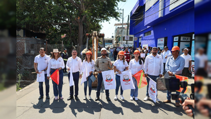 Humberto Jiménez pone en marcha pavimentación en la calle José Trinidad Salgado en Los Reyes