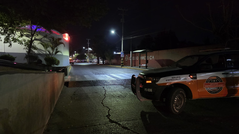 A balazos quitan la vida a un joven frente a un hospital en Zamora, Michoacán 