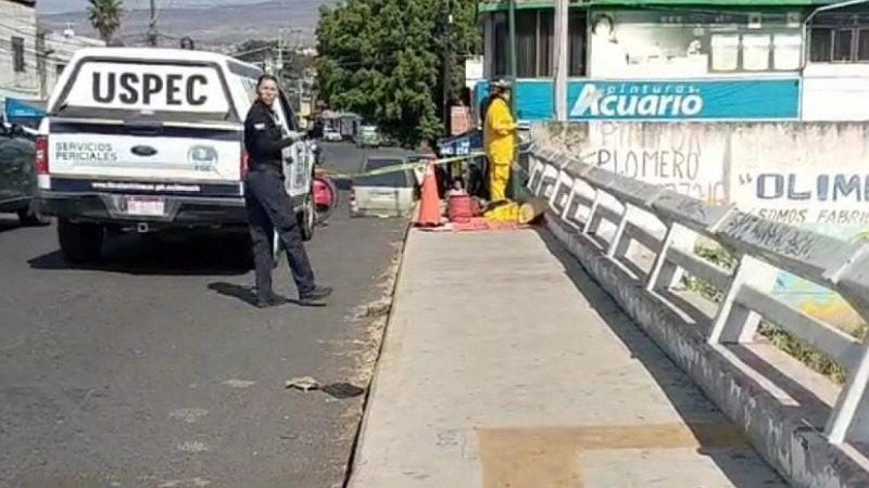 Estrangulan a individuo en Morelia; lo hallan flotando en río de la Avenida Michoacán 