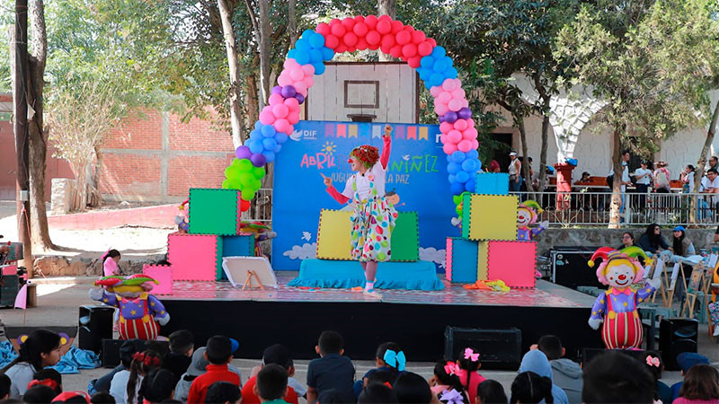 Niñas y niños de Chiquimitío y Atapaneo vivieron feliz celebración con Feria de la Niñez del DIF Morelia 