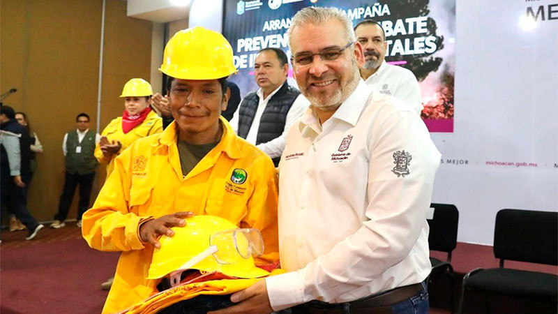 Brigadistas extinguen y controlan 6 incendios forestales en Michoacán 