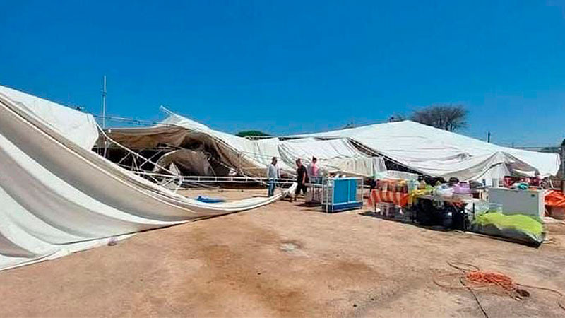 Cae carpa por fuertes vientos en la Feria de Ezequiel Montes, Querétaro 
