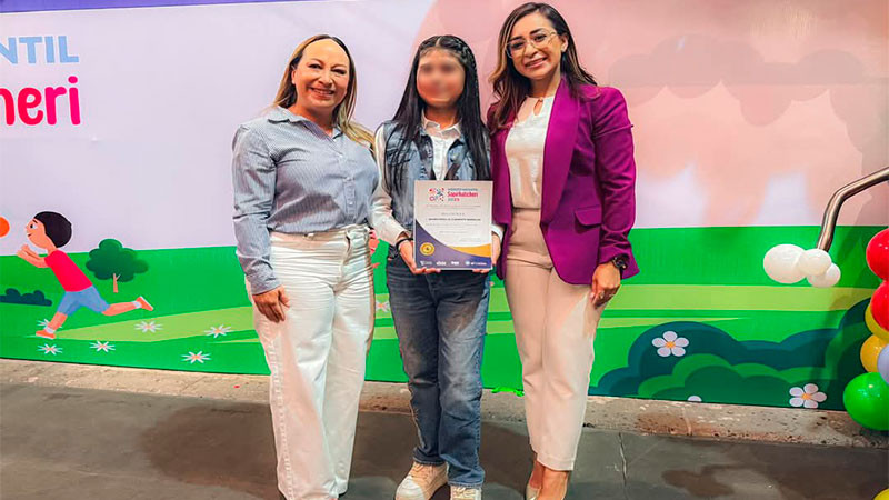 Reconoce Grecia Aguilar participación de niñas y niños en la entrega del Mérito Infantil Sapirhaticheri 2025 