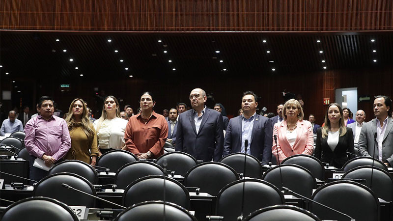 Diputados guardan un minuto de silencio por homicidio de José Luis Pereira Robles 