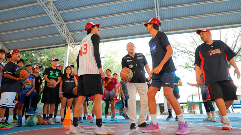 Barragán rescata canchitas deportivas en colonias y unidades habitacionales de Morelia para prevenir adicciones y violencia 