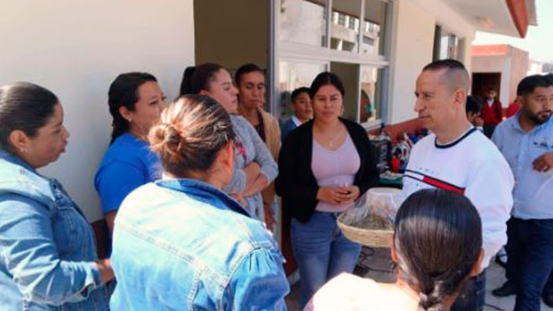Conejo Alejos fortalece lazos con la comunidad escolar en El Fresno, en Villa Morelos, Michoacán 