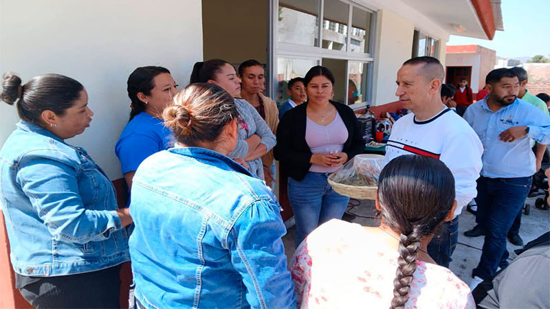Julio César Conejo Alejos fortalece lazos con la comunidad escolar en El Fresno 