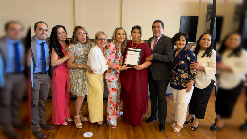 Reconoce USEBEQ labor de educadoras y educadores en el estado