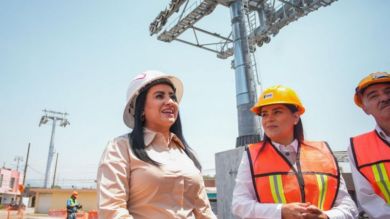 Gladyz Butanda y empresarios supervisan estaciones del teleférico de Uruapan 