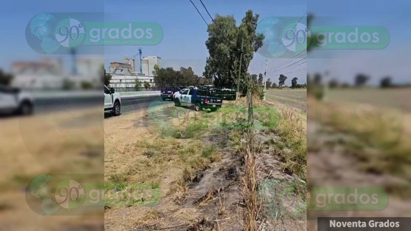 Abandonan camioneta con cinco cuerpos sin vida sobre la carretera Salamanca-Celaya 