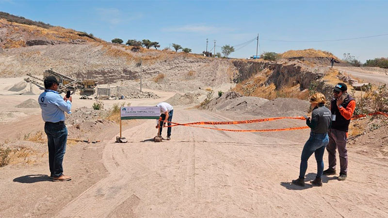 Clausuran autoridades del municipio de Querétaro banco de materiales en comunidad La Luz por no contar con licencia de funcionamiento 