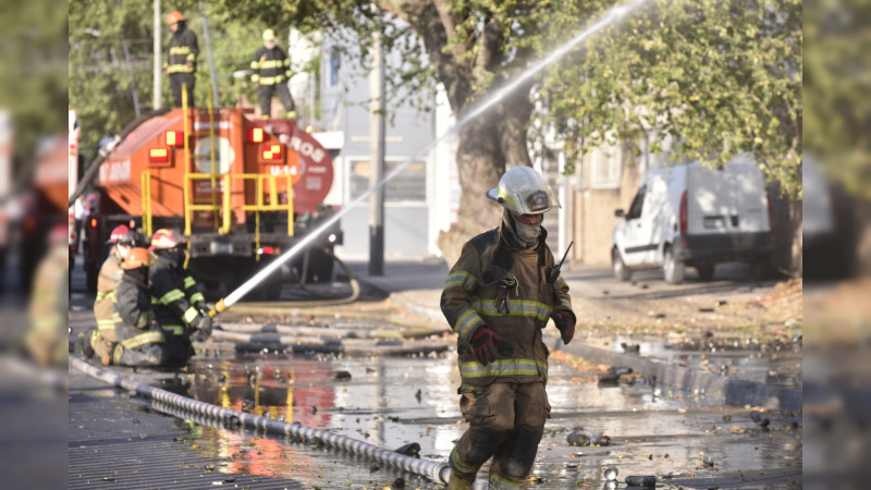 Incendio consume fábrica de aerosoles en Tlaquepaque, Jalisco; Hay 13 heridos