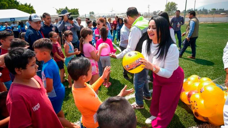 Arranca Gladyz Butanda programa de la Biciescuela en Michoacán 