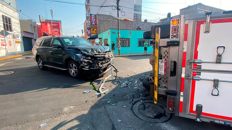 Morelia, Michoacán: choca chofer de Torres Piña y ocasiona daños materiales   