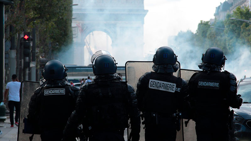 Represión durante manifestación por el Día del Trabajador en Francia  