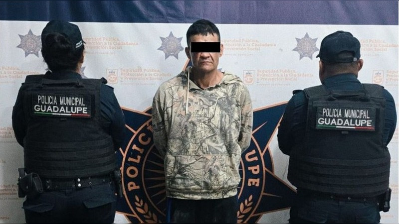 Arrestan a hombre que amenazó a vecinos con machete y un tubo en Nuevo León 