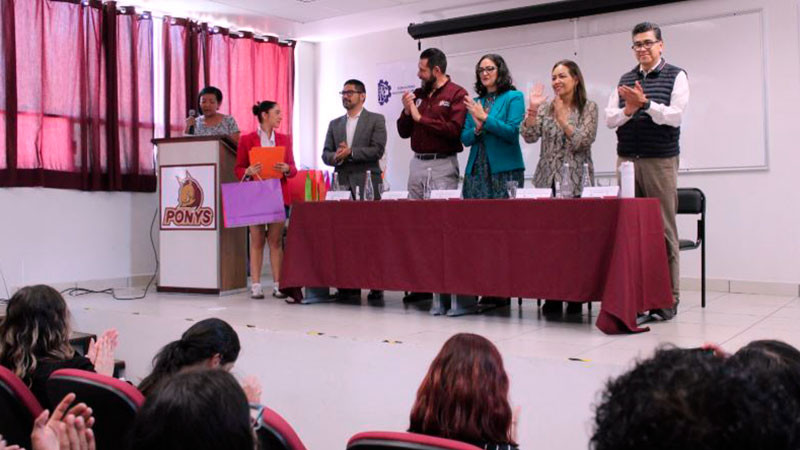 Premia Secretaría de la Mujer Moreliana para la Igualdad Sustantiva a creadores de app para fortalecer estrategia de Punto Naranja 