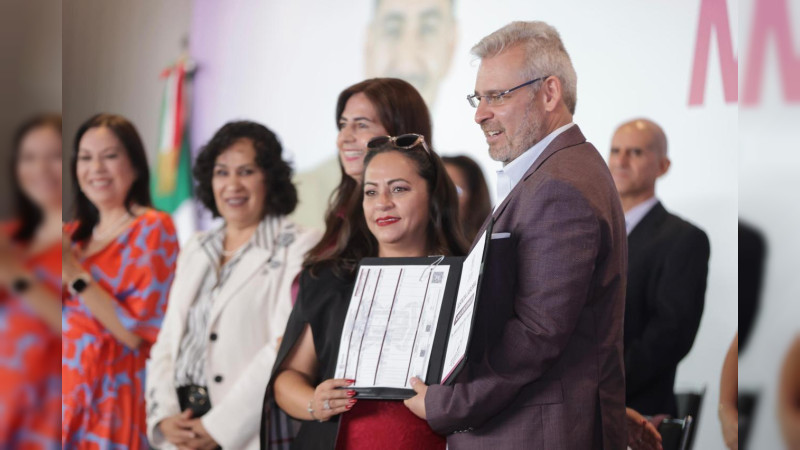 Garantiza Bedolla salarios y prestaciones a docentes michoacanos  