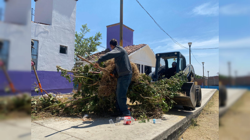 Vecinas y vecinos se suman a la jornada de limpieza en nororiente de Morelia