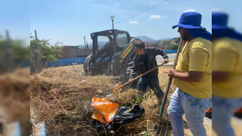 Vecinas y vecinos se suman a la jornada de limpieza en nororiente de Morelia