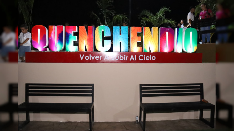 Quenchendio, otra comunidad de Huetamo beneficiada con una plaza comunitaria 