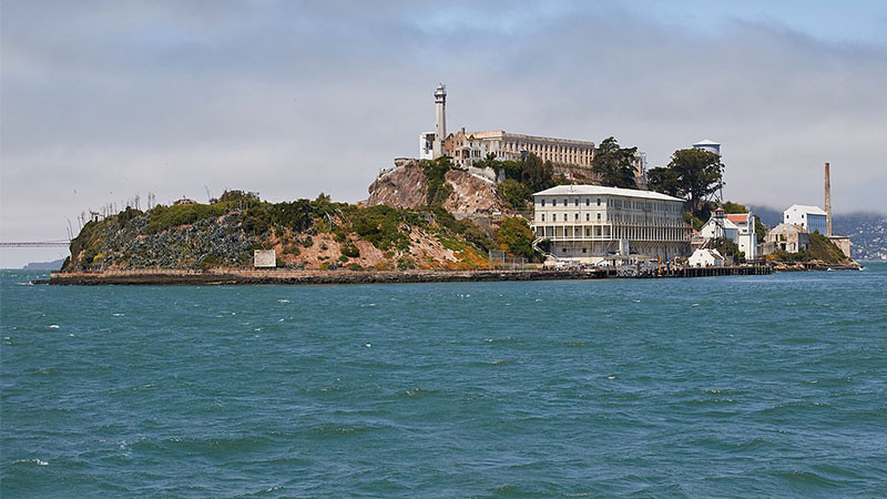 Ordena Donald Trump la reapertura de la prisión Alcatraz, para los delincuentes más violentos de EU 