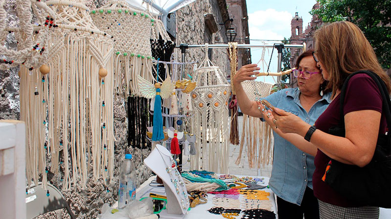 Gran éxito del Bazar 'Todas Brillamos' y Exposición Artística 'Sor Juana Inés', impulsadas por Semmujeris 