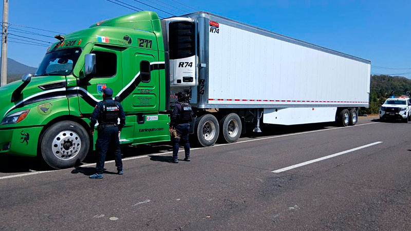En Pátzcuaro, Michoacán recuperan tráiler robado 