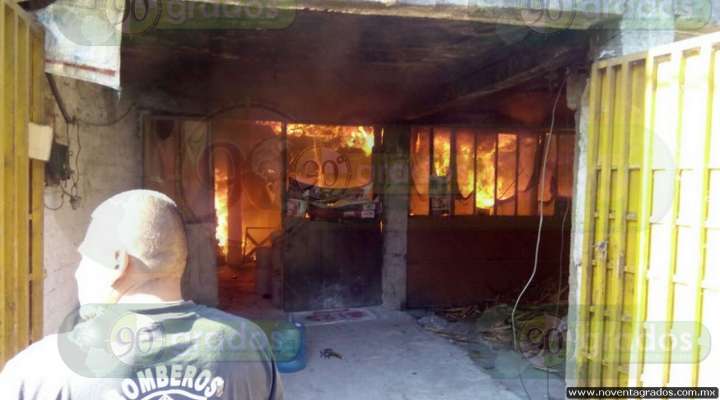 Incendio consume panadería en Zitácuaro, Michoacán - Foto 0 