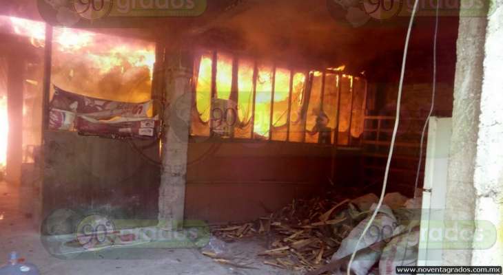 Incendio consume panadería en Zitácuaro, Michoacán - Foto 2 