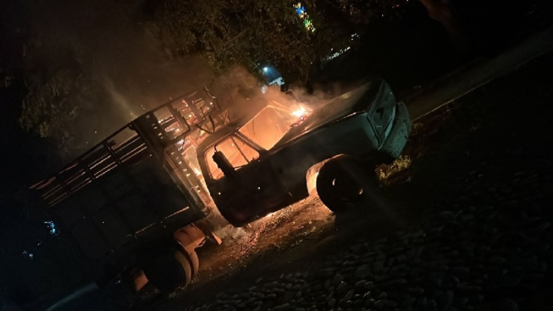 Seis muertos en choques armados en Madero, Michoacán: Tres fueron calcinados en camioneta; aseguran Hummer y Tahoe baleadas 