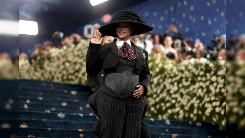 Rihanna revela su tercer embarazo durante la Met Gala 2025 