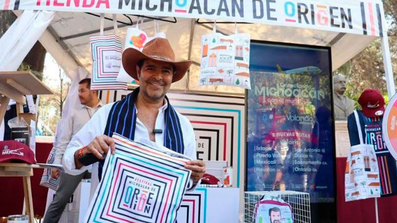 Pablo Montero visitó a las cocineras tradicionales y artesanos del Festival Michoacán de Origen 