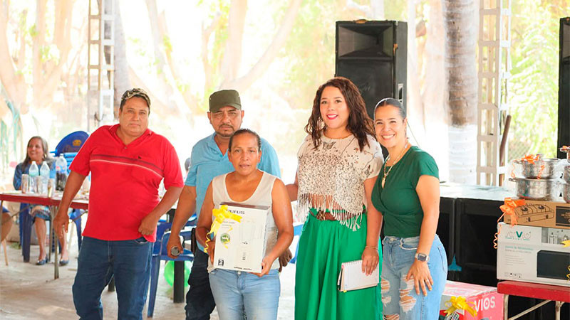 Reconoce Xóchitl Ruiz labor de recolectores de basura en Apatzingán, un ejemplo de compromiso con la comunidad 