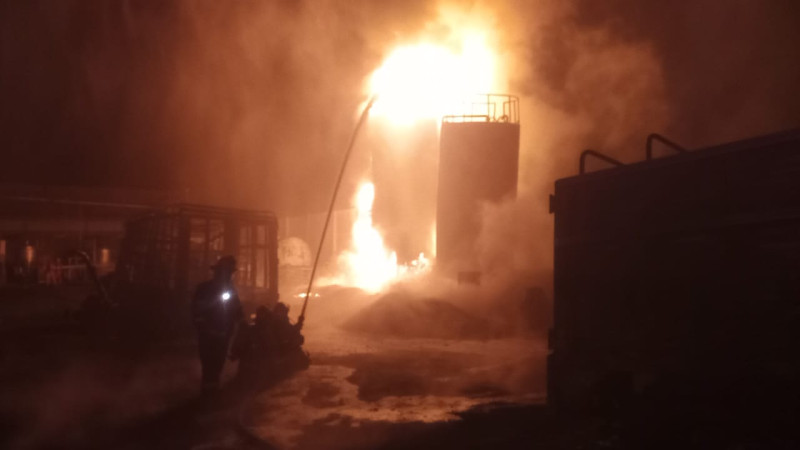 Controlan incendio en destiladora de Tancítaro, Michoacán 