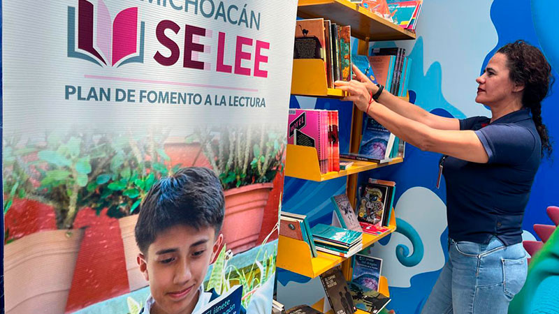 Fomento a la lectura en el pabellón Aqua Aventuras: Gabriela Molina 