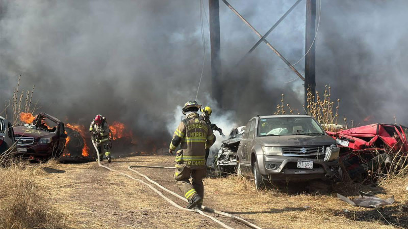 Se incendia corralón en Morelia, Michoacán; solo hay daños materiales 