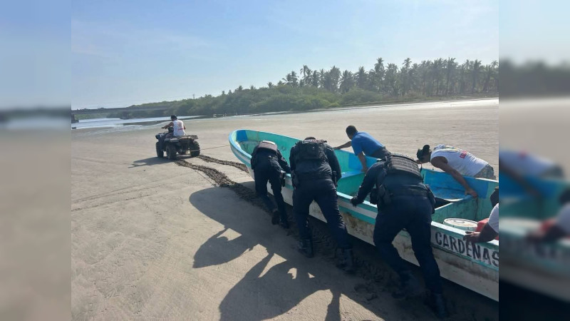Rescatan a hombre tras caer de un puente vehicular en Lázaro Cárdenas, Michoacán