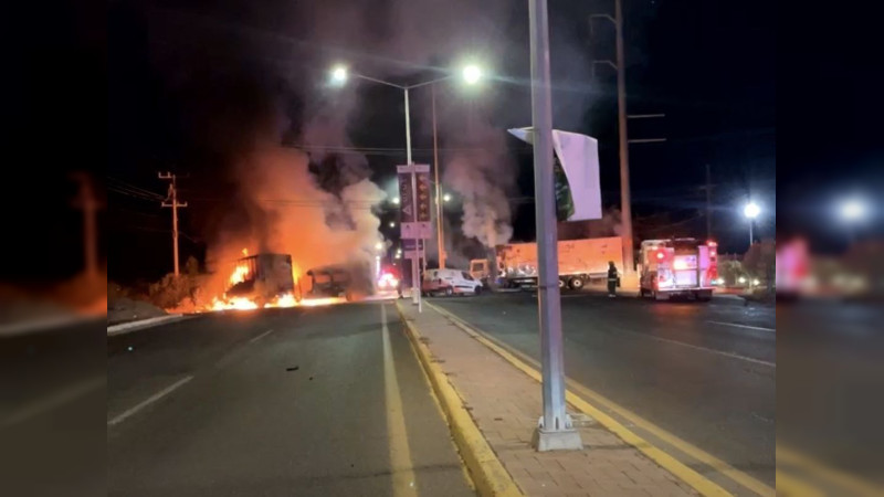 Violenta noche en Sinaloa: Bloqueos y enfrentamientos armados sacuden Culiacán y Navolato 