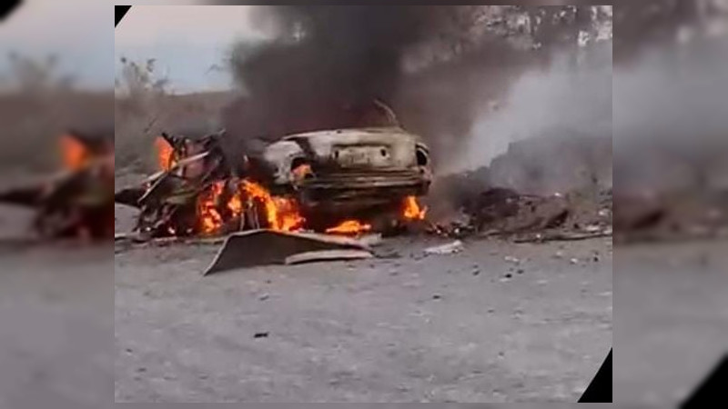 Hallan quemado taxi robado en Apatzingán, Michoacán 
