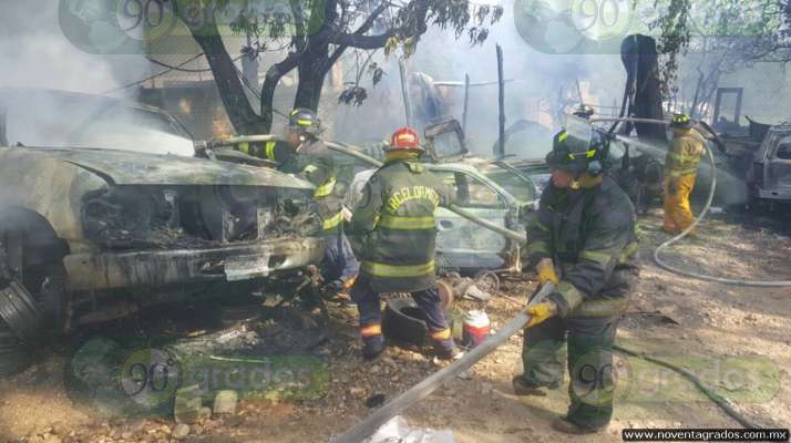 Fuerte incendio en negocio, en Lázaro Cárdenas, deja cuantiosos daños materiales - Foto 2 
