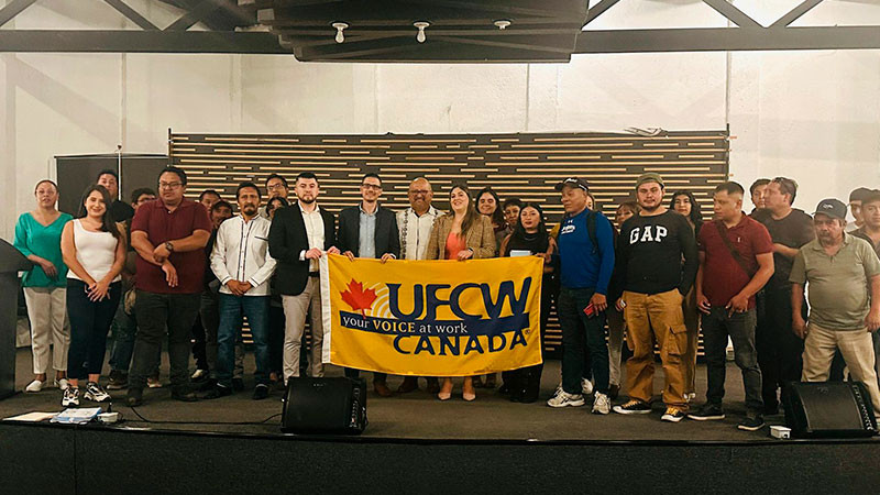Semigrante capacita a trabajadores agrícolas para que conozcan sus derechos 