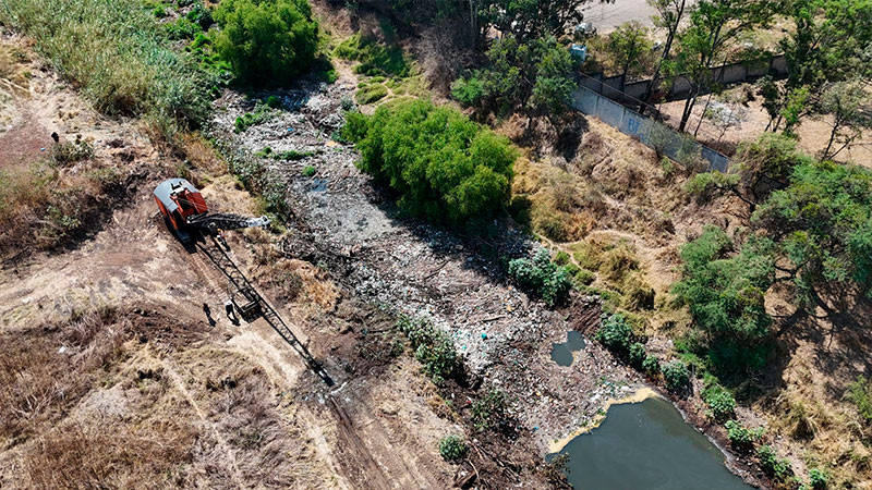 Ooapas retira importante taponamiento en el Río Grande de Morelia 
