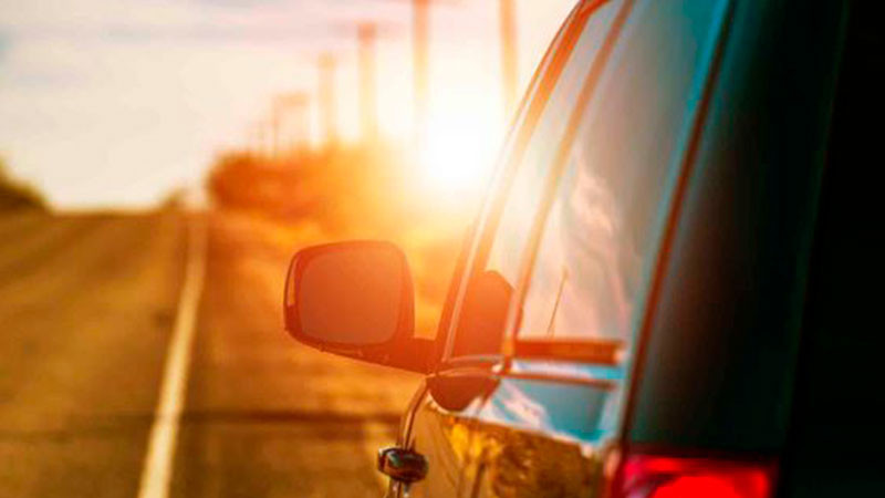 ¡Cuidado con el calor! objetos que no debes dejar en el auto: experto aconseja   