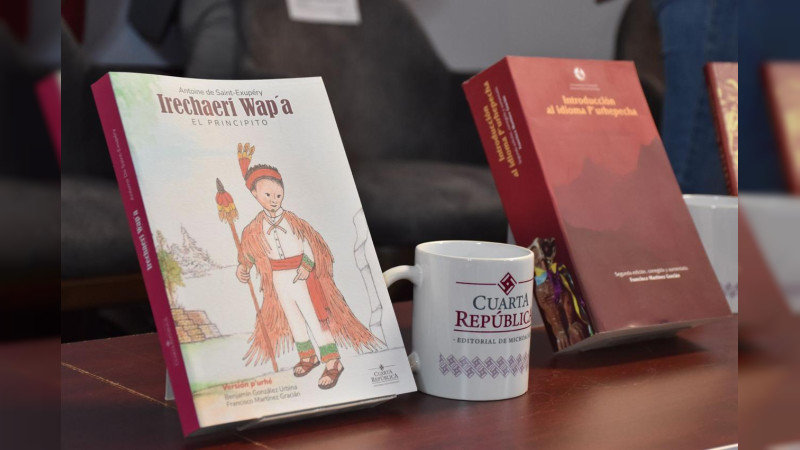 Presenta Bedolla la editorial de Michoacán Cuarta República