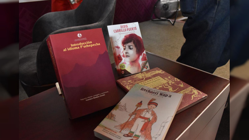 Presenta Bedolla la editorial de Michoacán Cuarta República